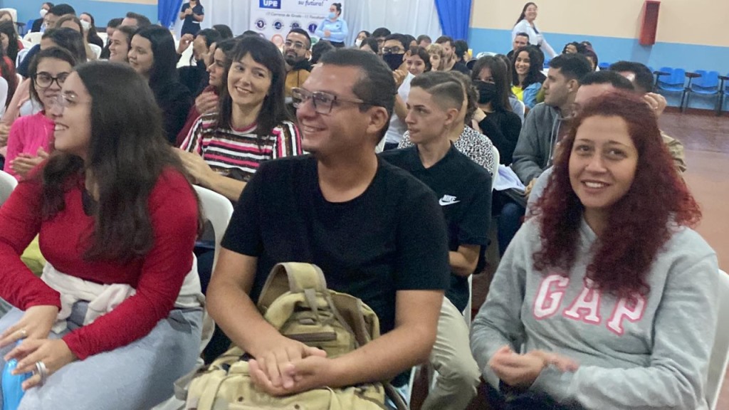 Emotivo acto de Bienvenida a los Estudiantes del 1er. Curso de Medicina de la UPE, sede Pdte. Franco